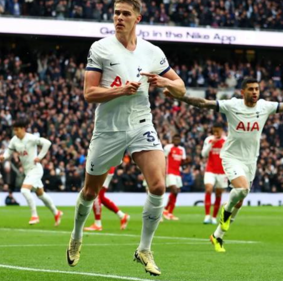 英超热刺客胜埃弗顿:范德芬赛后多维解读赛事