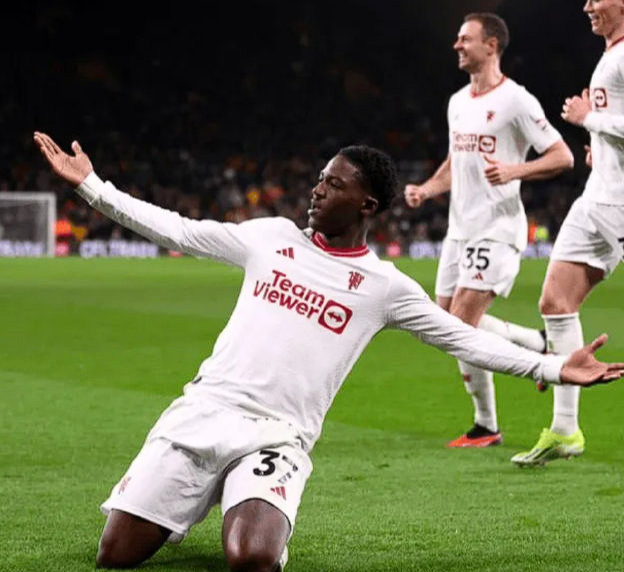 加里·内维尔直言不讳：质疑阿莫林对梅努的用人策略