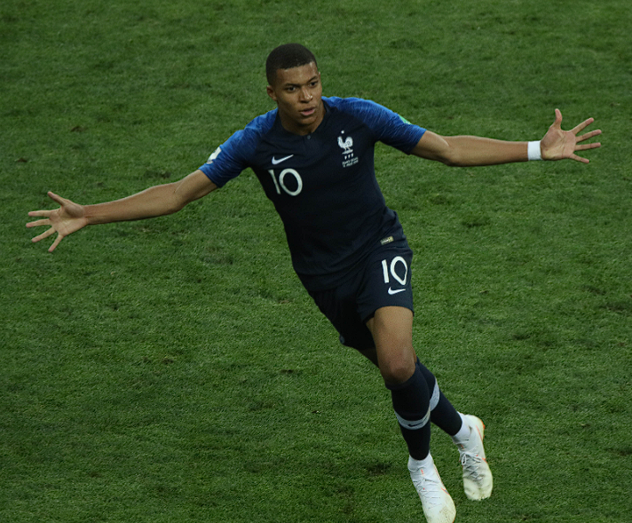 菲戈谈姆巴佩伤病、<a href='/news/tag/286.html' style='color: blue;'>皇马</a>欧冠前景及球员假设性变动